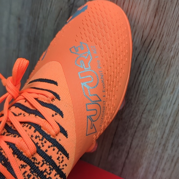 Puma men's size 12 Future Z 3.3 FG soccer cleats - Picture 4 of 7